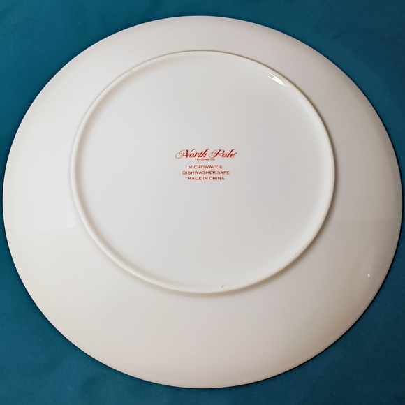 😲 Festive Santa and Reindeer Plates - Picture 5 of 10